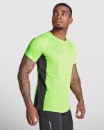side panels and inner sleeve in microperforated fabric. Crew neck with inner reinforced covered seams. Comfortable and easy-fitting fabric.
