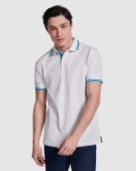reinforced covered seams in collar and side slits.