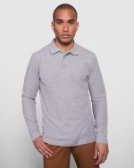 3-button placket and elastane 1x1 ribbed cuffs. Reinforced covered seams in collar.