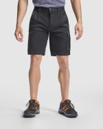 velcro fastening and    central pleating.· Two back pockets with flap and velcro fastening.