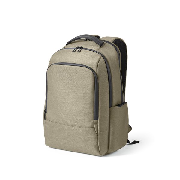 The New York is a 2-tone recycled nylon waterproof backpack with a 20L capacity. Features include a lateral dedicated padded compartment for a 17'' laptop