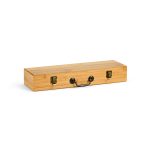 This barbecue set makes green grilling easy: it comes in a bamboo case and is both stylish and eco-friendly. With 3 essential tools with a hanging strap: tong
