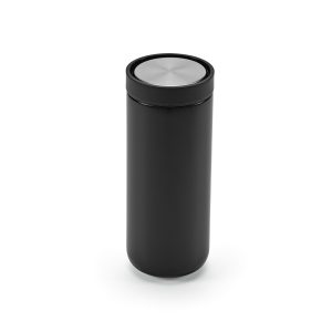 it's eco-conscious too. The 360º drink lid adds a dash of convenience and with its double-wall design
