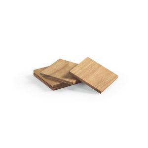 Velazquez is a set of coasters in acacia wood. Dimensions 10 x 10 x 0.7cm. A pack of 4 units ensures you have enough for every guest. Wrapped in an individual kraft box