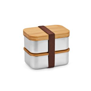 knife and spoon. An elastic strap secures the lid and the two parts together for your on-the-go adventures.