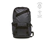 a hidden laptop sleeve (17")