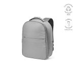 reinforced handle and shoulder straps. Internal padded 17'' laptop compartment and discreet lateral pockets for holding a water bottle. Presented in an individual recycled cotton bag.